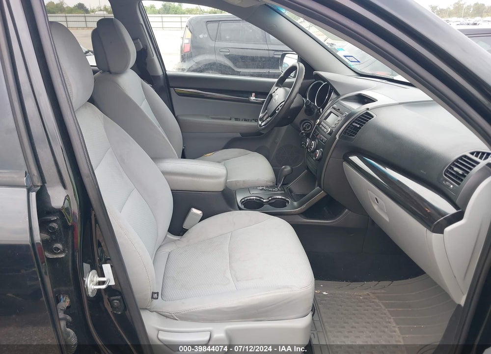 2012 KIA SORENTO LX V6 VIN: 5XYKT4A25CG296543