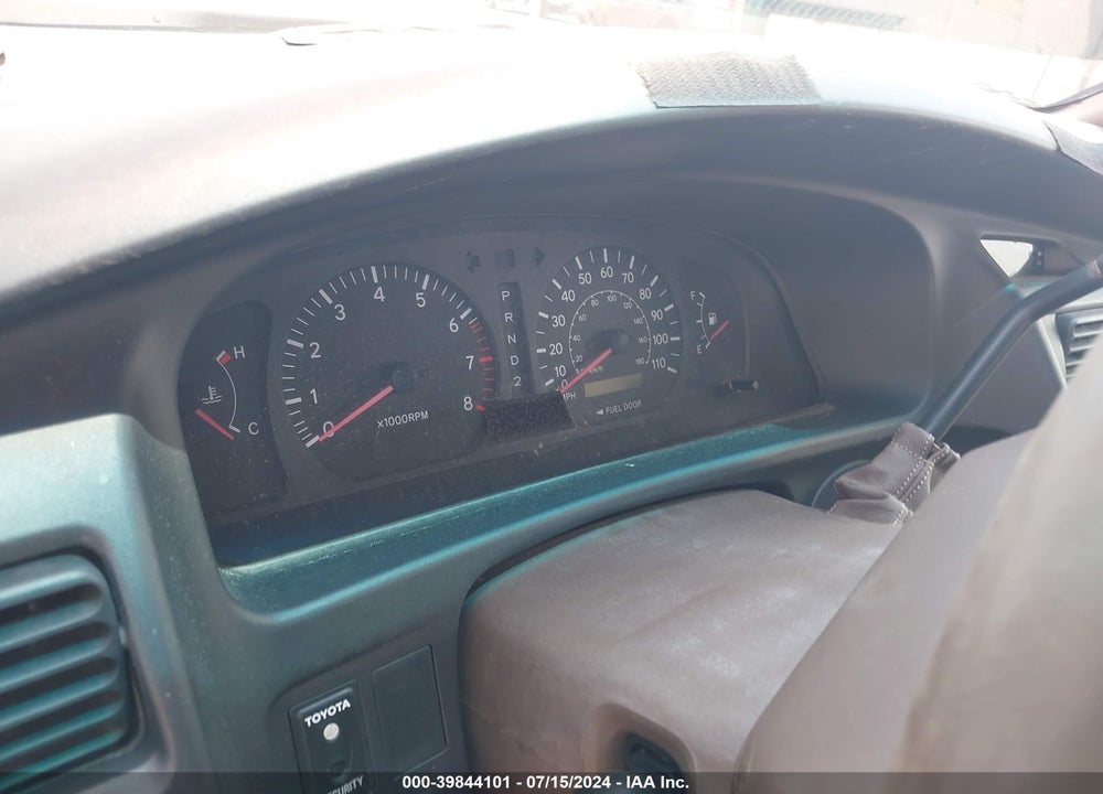 1998 TOYOTA SIENNA LE VIN: 4T3ZF13C9WU012279