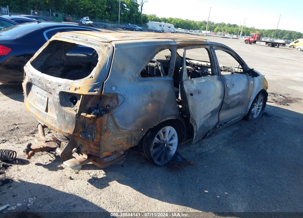 2019 KIA SORENTO 3.3L LX VIN: 5XYPGDA51KG442682
