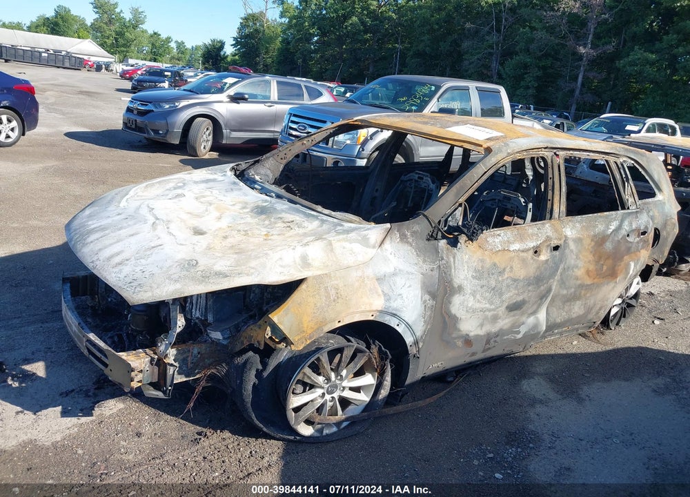 2019 KIA SORENTO 3.3L LX VIN: 5XYPGDA51KG442682