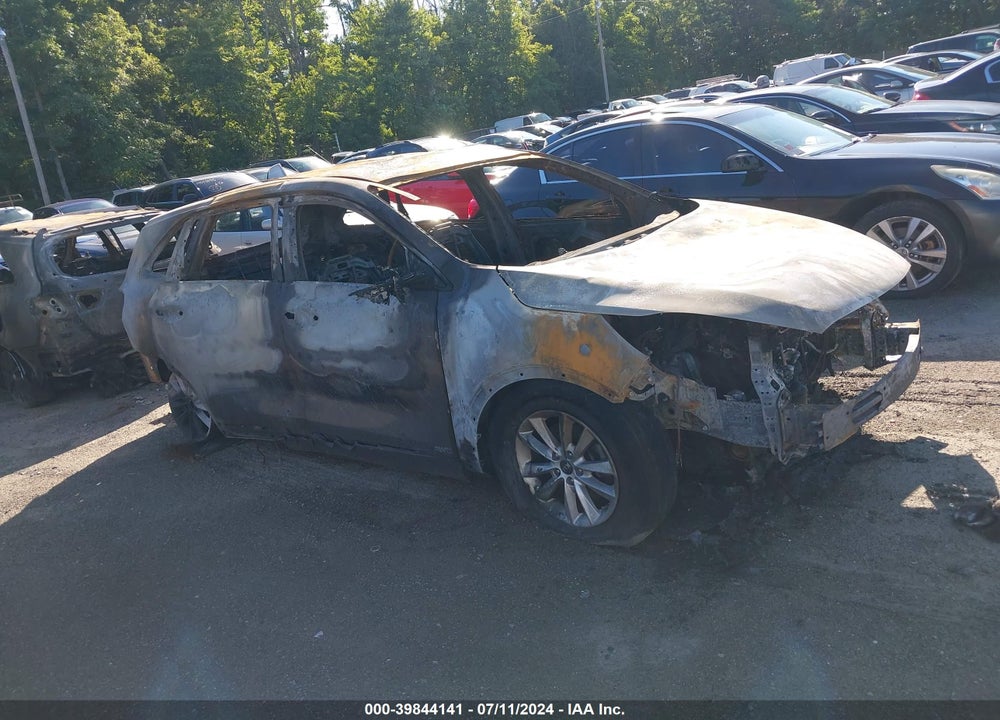 2019 KIA SORENTO 3.3L LX VIN: 5XYPGDA51KG442682