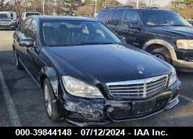 2013 MERCEDES-BENZ C 300 VIN: WDDGF8ABXDR270663