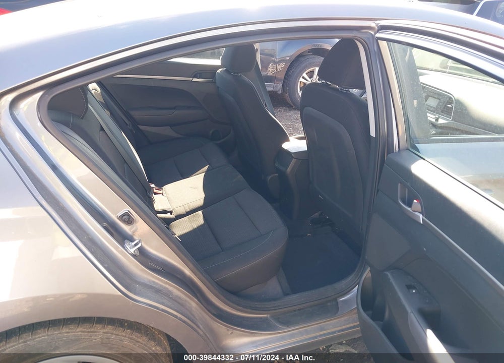 2018 HYUNDAI ELANTRA SE VIN: 5NPD74LFXJH354326