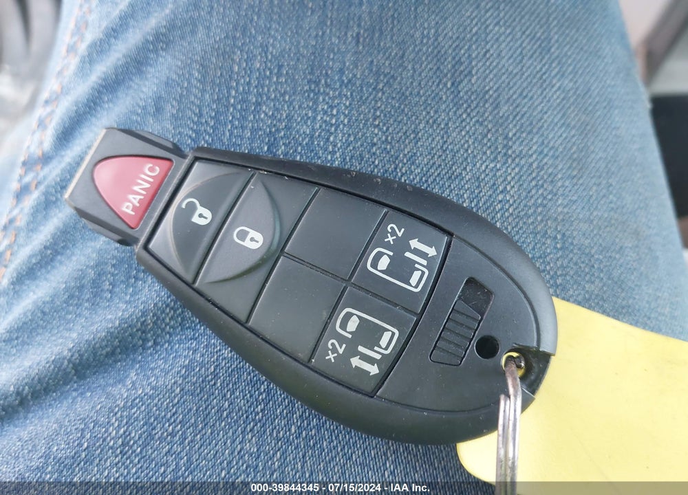 2011 DODGE GRAND CARAVAN CREW VIN: 2D4RN5DG0BR693709
