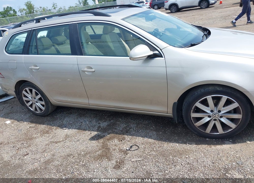 2014 VOLKSWAGEN JETTA SPORTWAGEN 2.0L TDI VIN: 3VWPL7AJXEM605585