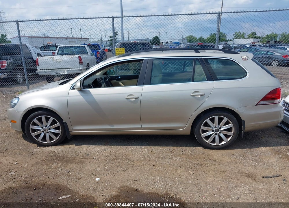 2014 VOLKSWAGEN JETTA SPORTWAGEN 2.0L TDI VIN: 3VWPL7AJXEM605585