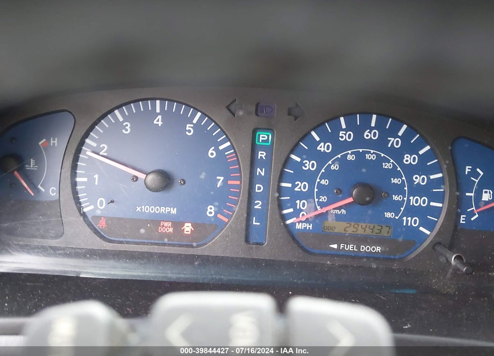 2002 TOYOTA SIENNA XLE VIN: 4T3ZF13C22U450006
