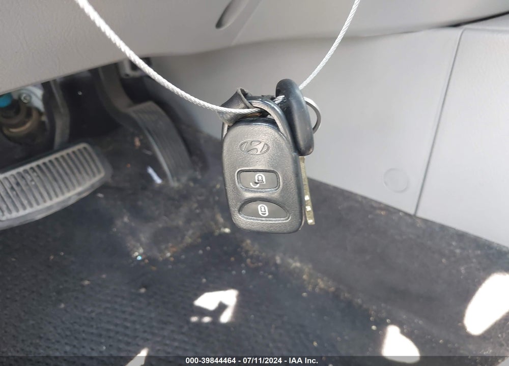 2009 HYUNDAI SANTA FE GLS VIN: 5NMSG13D89H271443