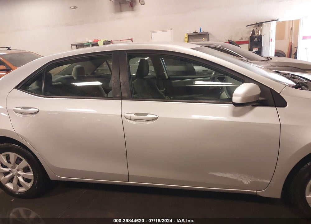 2015 TOYOTA COROLLA LE VIN: 5YFBURHE4FP310958