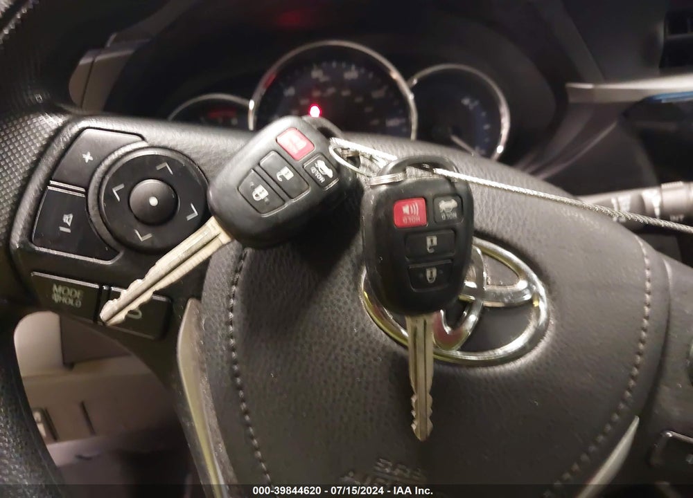 2015 TOYOTA COROLLA LE VIN: 5YFBURHE4FP310958