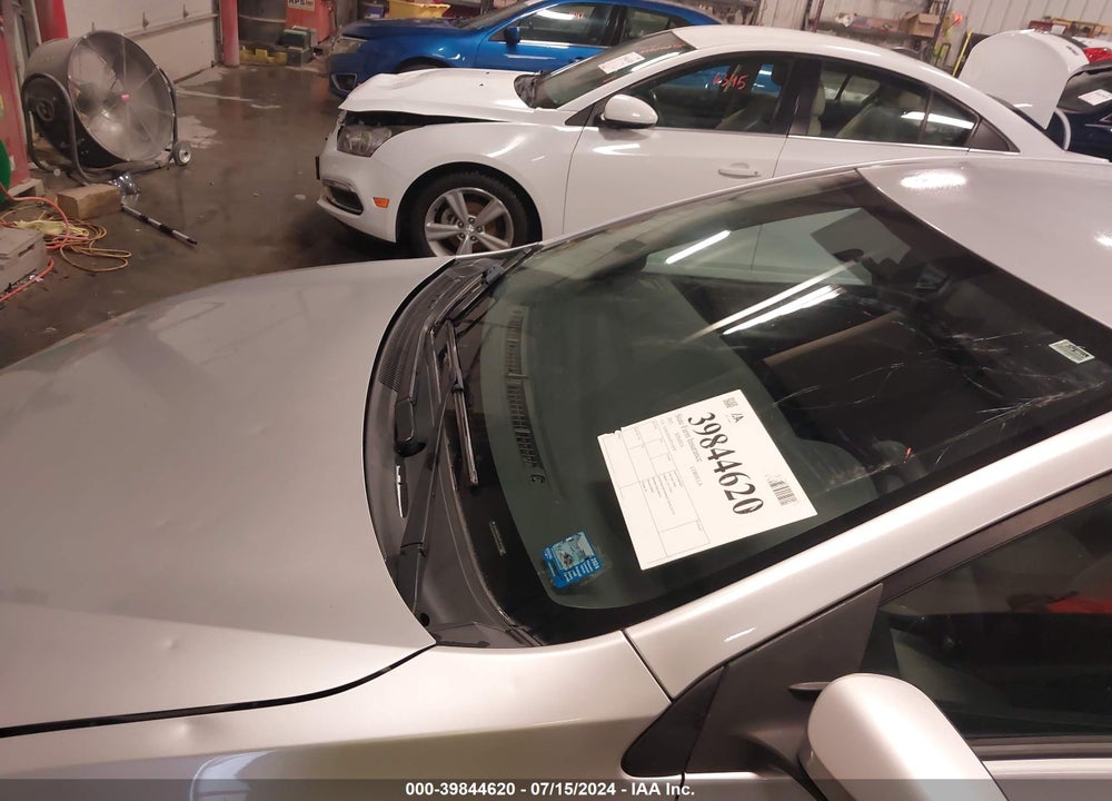 2015 TOYOTA COROLLA LE VIN: 5YFBURHE4FP310958