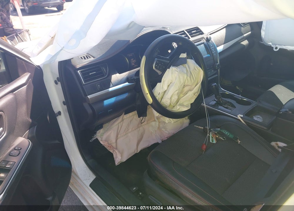 2016 TOYOTA CAMRY SE VIN: 4T1BF1FKXGU527581