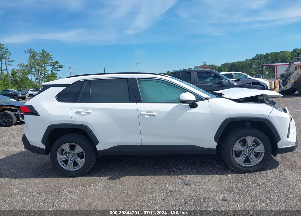 2024 TOYOTA RAV4 XLE VIN: 2T3W1RFV3RW308190