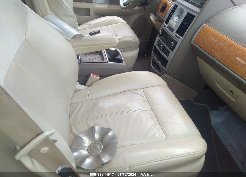 2008 CHRYSLER TOWN & COUNTRY LIMITED VIN: 2A8HR64X58R614460
