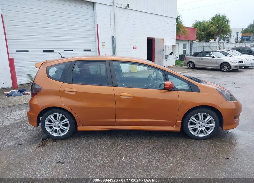 2011 HONDA FIT SPORT VIN: JHMGE8H52BC004498