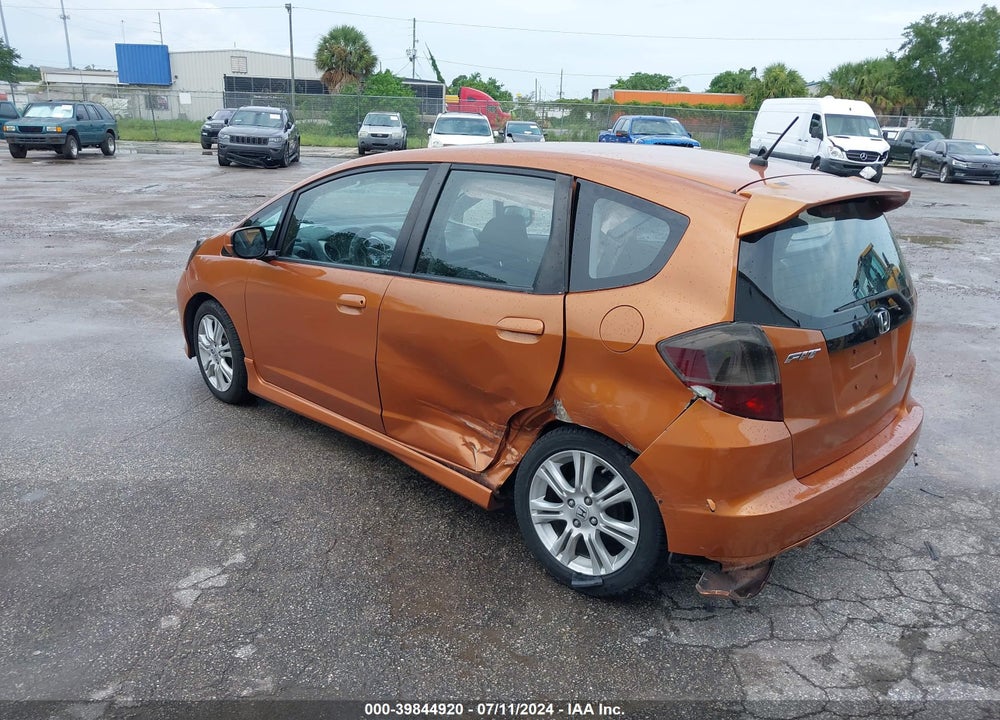 2011 HONDA FIT SPORT VIN: JHMGE8H52BC004498