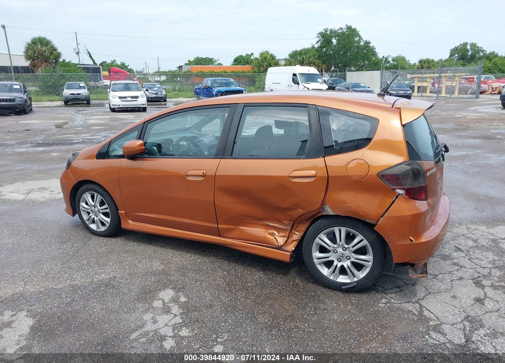 2011 HONDA FIT SPORT VIN: JHMGE8H52BC004498