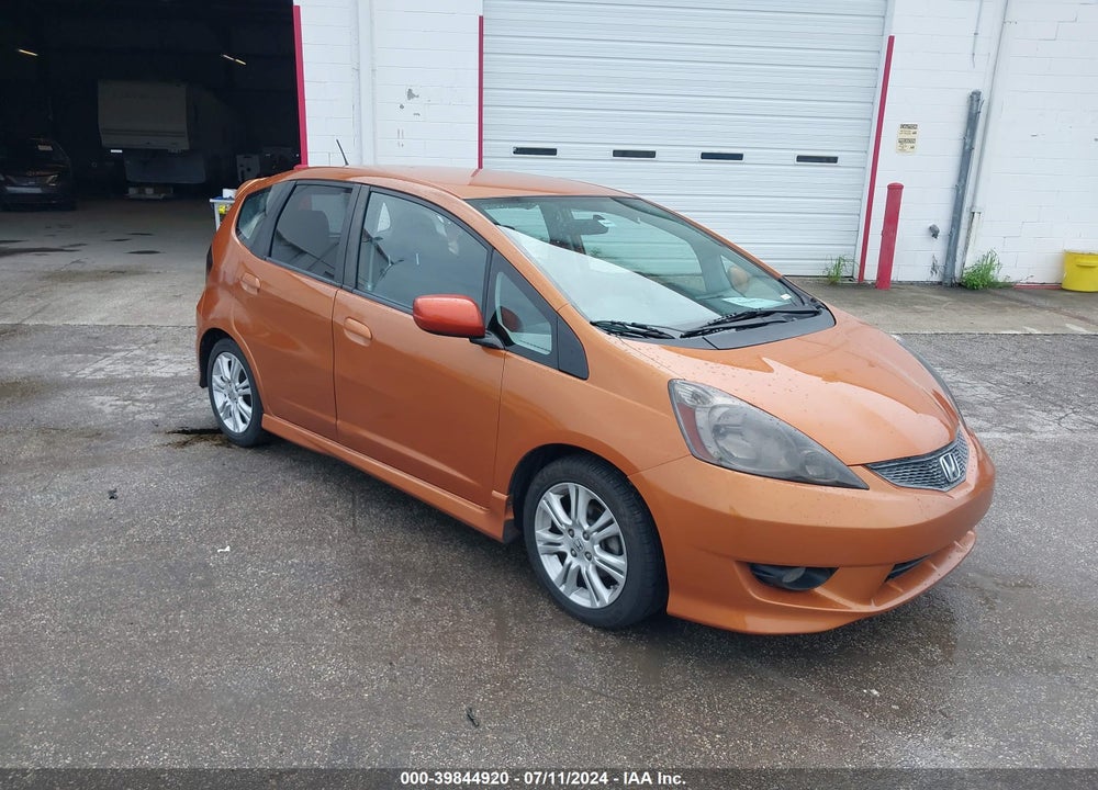 2011 HONDA FIT SPORT VIN: JHMGE8H52BC004498