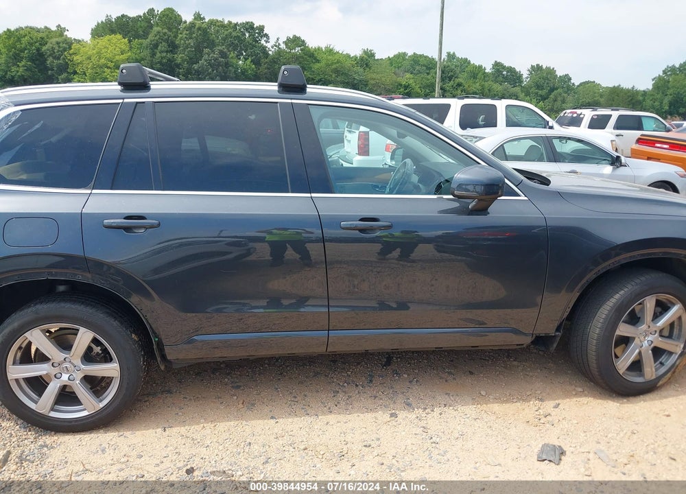 2022 VOLVO XC90 T5 MOMENTUM 7 PASSENGER VIN: YV4102CK2N1827266