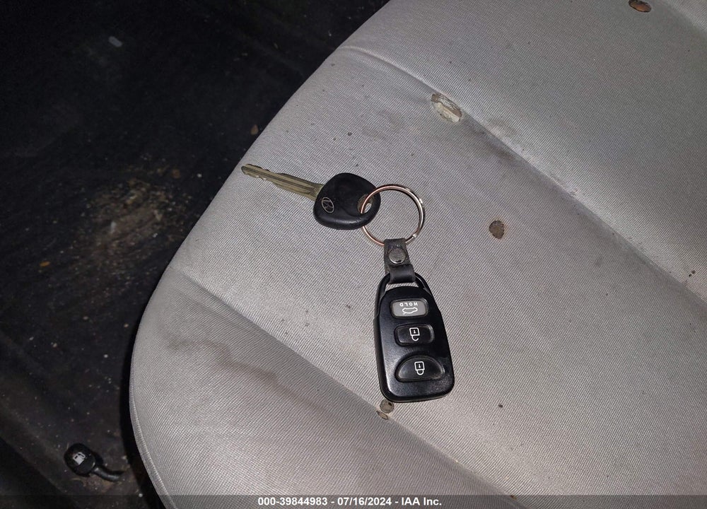 2009 HYUNDAI ELANTRA GLS VIN: KMHDU46D79U601625