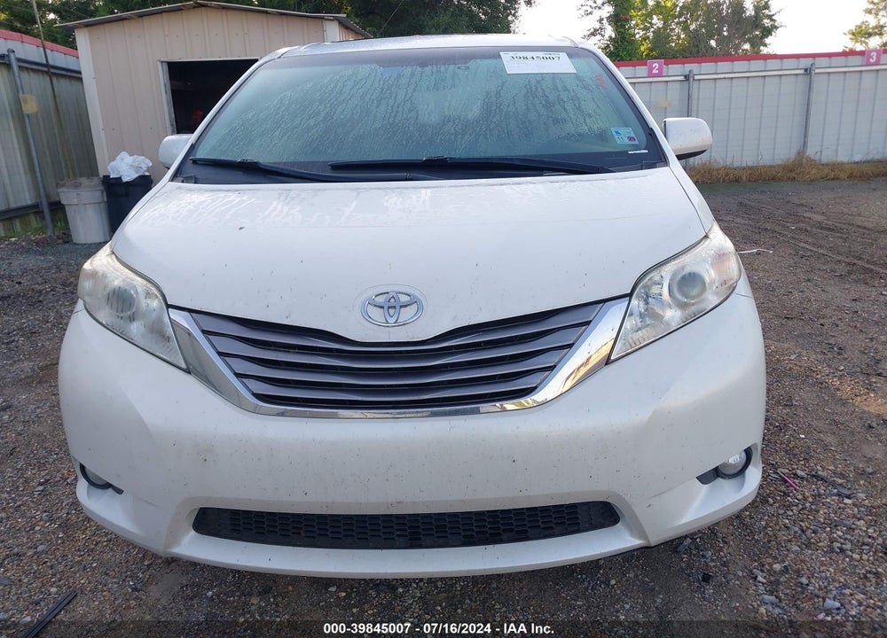 2017 TOYOTA SIENNA XLE 8 PASSENGER VIN: 5TDYZ3DC4HS865948