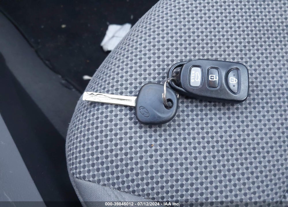 2013 HYUNDAI SONATA GLS VIN: 5NPEB4AC3DH610158