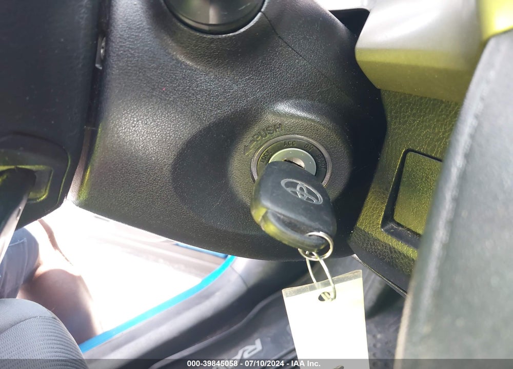 2018 TOYOTA RAV4 LE VIN: 2T3BFREV9JW829985