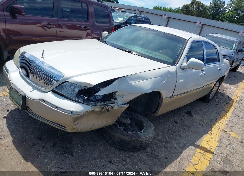 2004 LINCOLN TOWN CAR ULTIMATE VIN: 1LNHM83W04Y657230