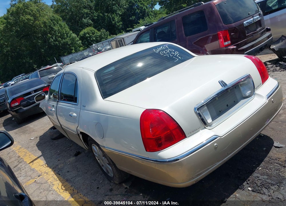 2004 LINCOLN TOWN CAR ULTIMATE VIN: 1LNHM83W04Y657230