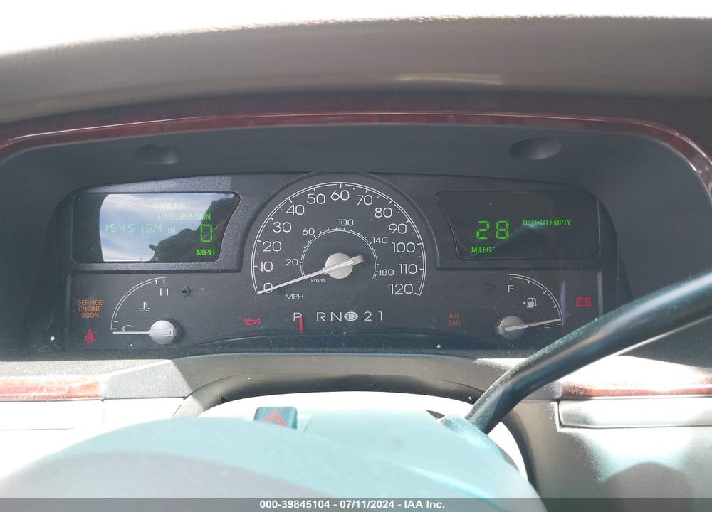 2004 LINCOLN TOWN CAR ULTIMATE VIN: 1LNHM83W04Y657230