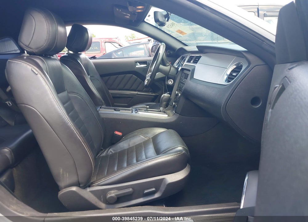2014 FORD MUSTANG V6 PREMIUM VIN: 1ZVBP8AM1E5211784