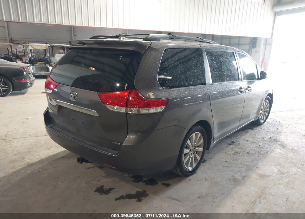 2013 TOYOTA SIENNA LIMITED V6 7 PASSENGER VIN: 5TDYK3DCXDS366683