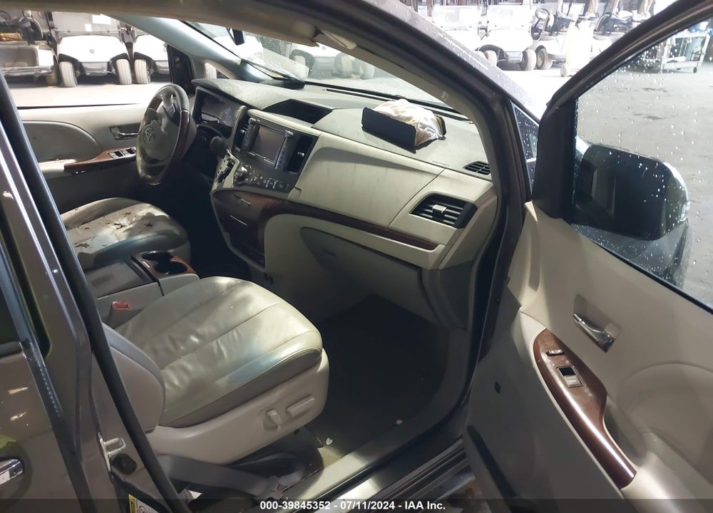 2013 TOYOTA SIENNA LIMITED V6 7 PASSENGER VIN: 5TDYK3DCXDS366683