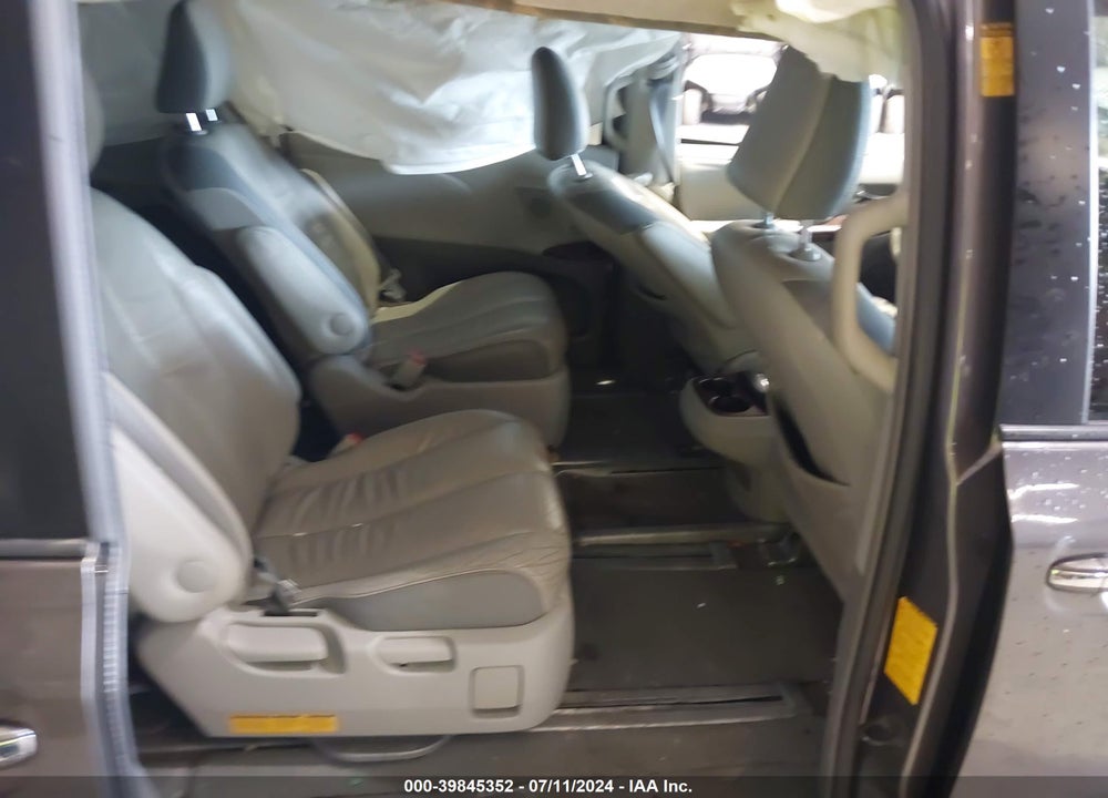 2013 TOYOTA SIENNA LIMITED V6 7 PASSENGER VIN: 5TDYK3DCXDS366683