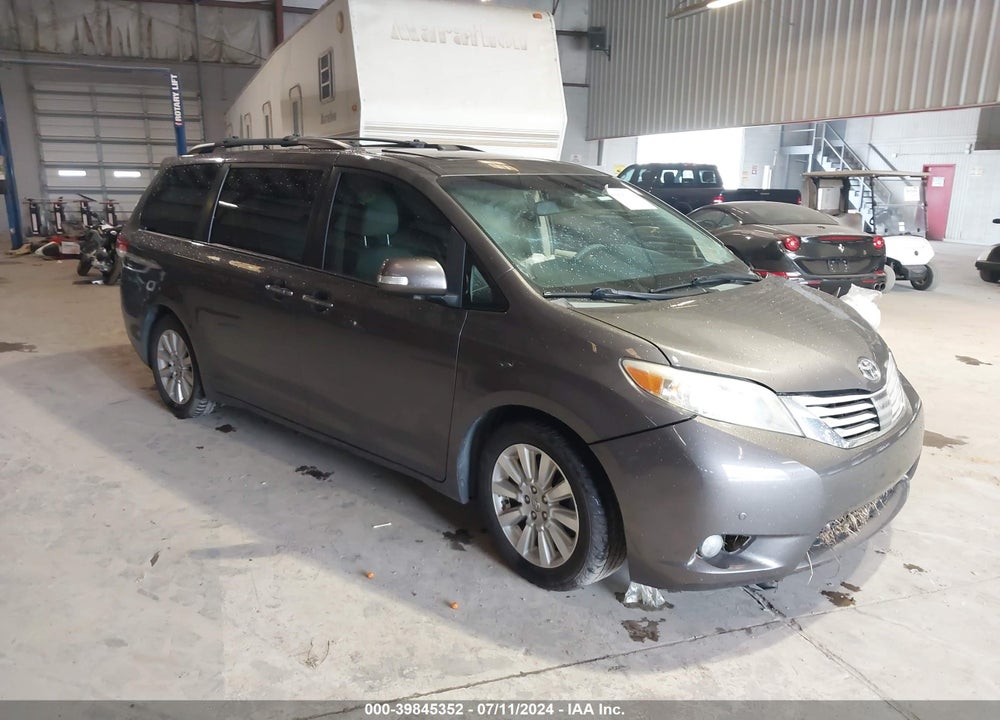 2013 TOYOTA SIENNA LIMITED V6 7 PASSENGER VIN: 5TDYK3DCXDS366683