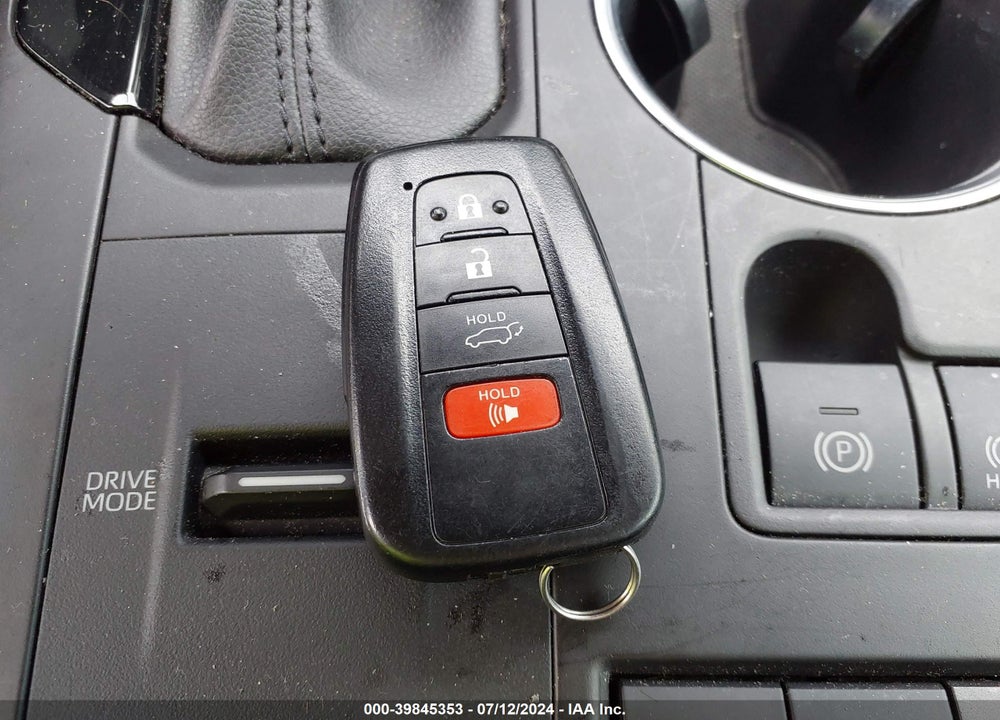 2021 TOYOTA HIGHLANDER XLE VIN: 5TDGZRAH4MS051890