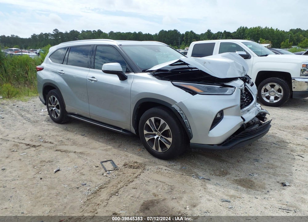 2021 TOYOTA HIGHLANDER XLE VIN: 5TDGZRAH4MS051890