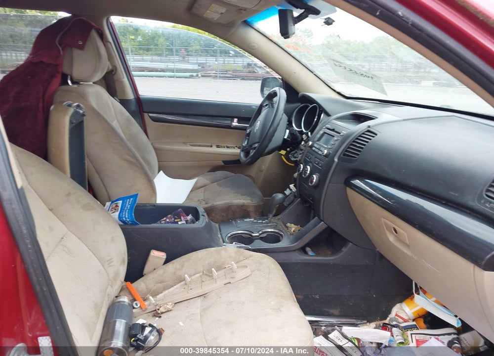 2011 KIA SORENTO LX VIN: 5XYKTDA10BG055138