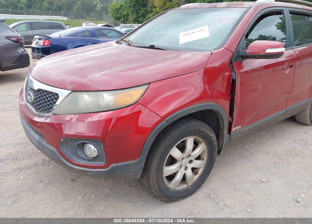2011 KIA SORENTO LX VIN: 5XYKTDA10BG055138