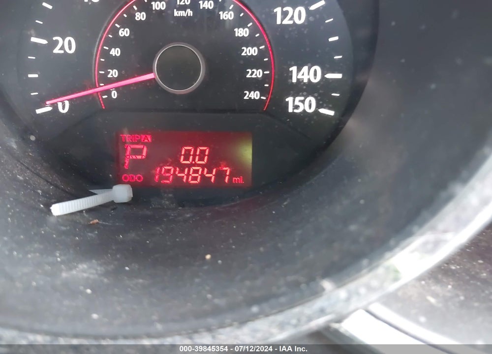 2011 KIA SORENTO LX VIN: 5XYKTDA10BG055138