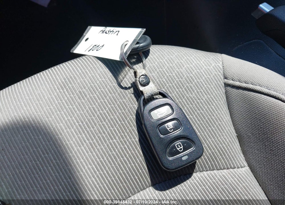 2017 HYUNDAI ELANTRA SE VIN: 5NPD84LF5HH153621