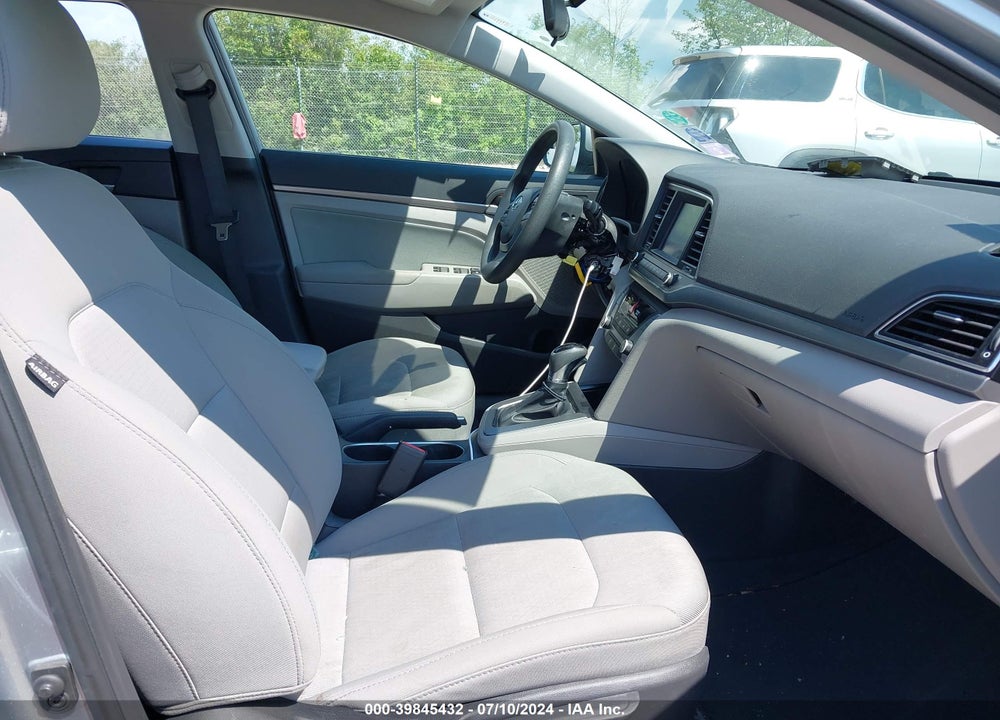 2017 HYUNDAI ELANTRA SE VIN: 5NPD84LF5HH153621