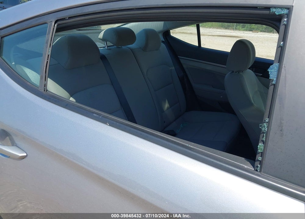 2017 HYUNDAI ELANTRA SE VIN: 5NPD84LF5HH153621