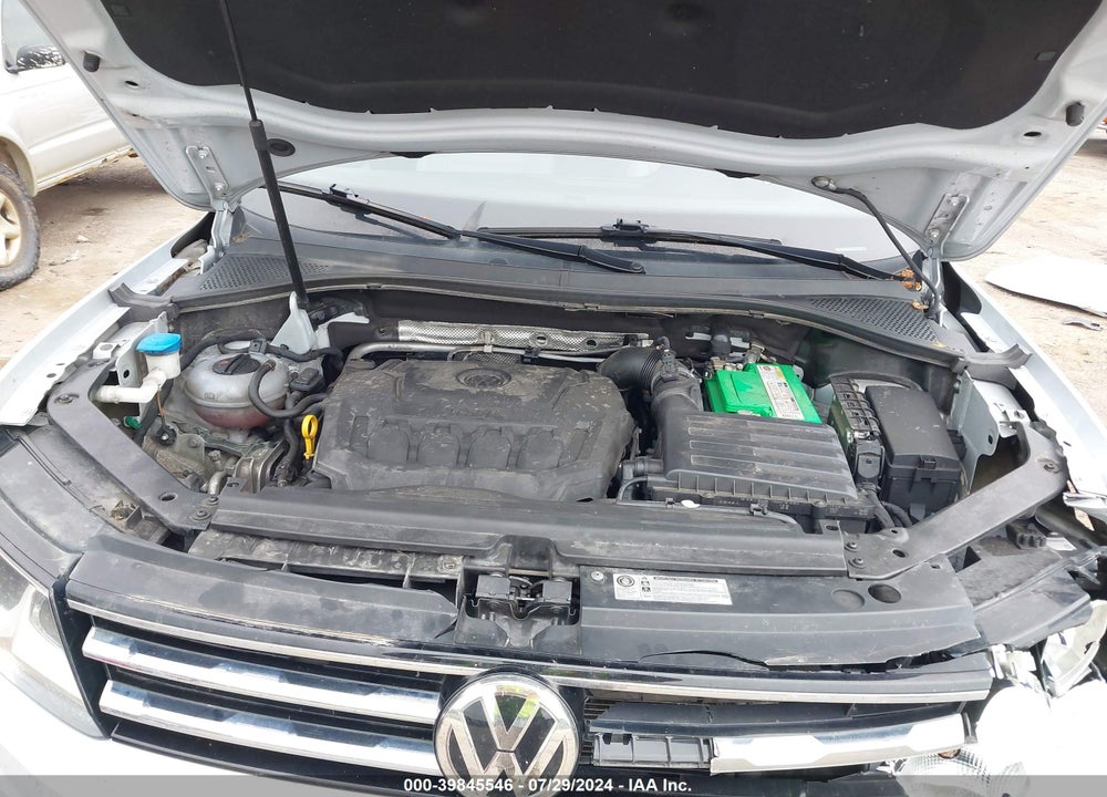 2018 VOLKSWAGEN TIGUAN VIN: 3VV2B7AX1JM001357