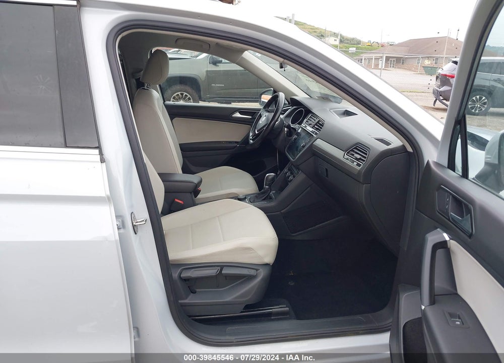 2018 VOLKSWAGEN TIGUAN VIN: 3VV2B7AX1JM001357
