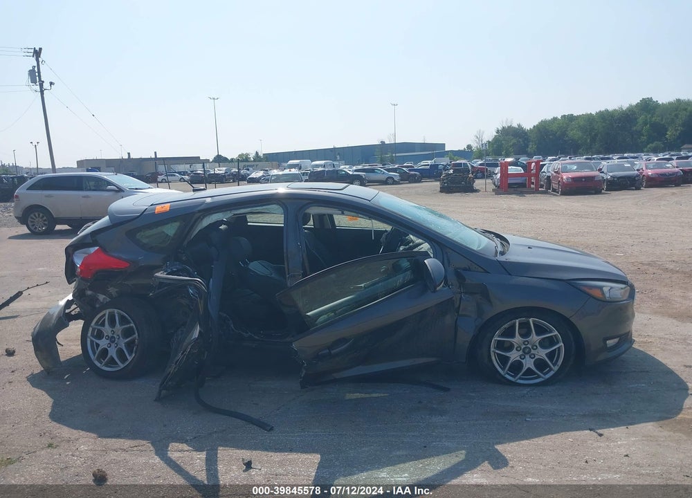 2015 FORD FOCUS SE VIN: 1FADP3K21FL322642