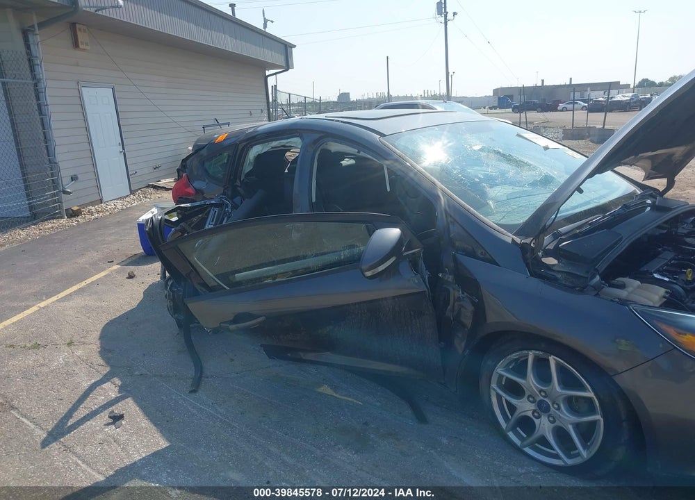 2015 FORD FOCUS SE VIN: 1FADP3K21FL322642