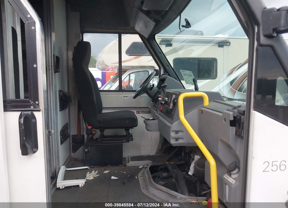2015 ISUZU COMMERCIAL VAN VIN: JALB4T177F7W00412