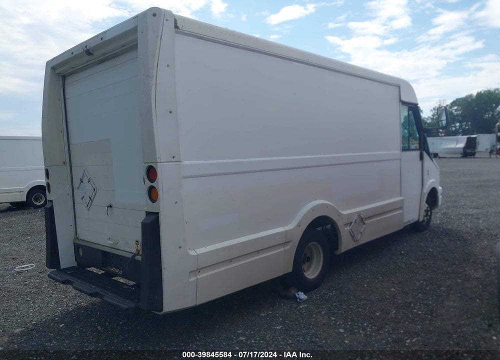 2015 ISUZU COMMERCIAL VAN VIN: JALB4T177F7W00412