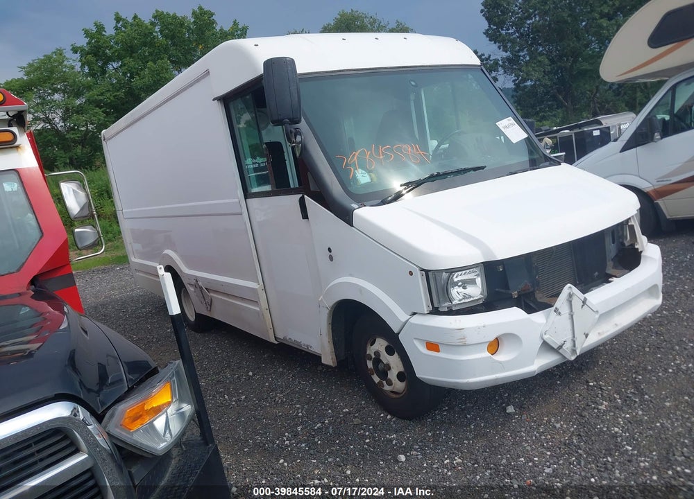 2015 ISUZU COMMERCIAL VAN VIN: JALB4T177F7W00412